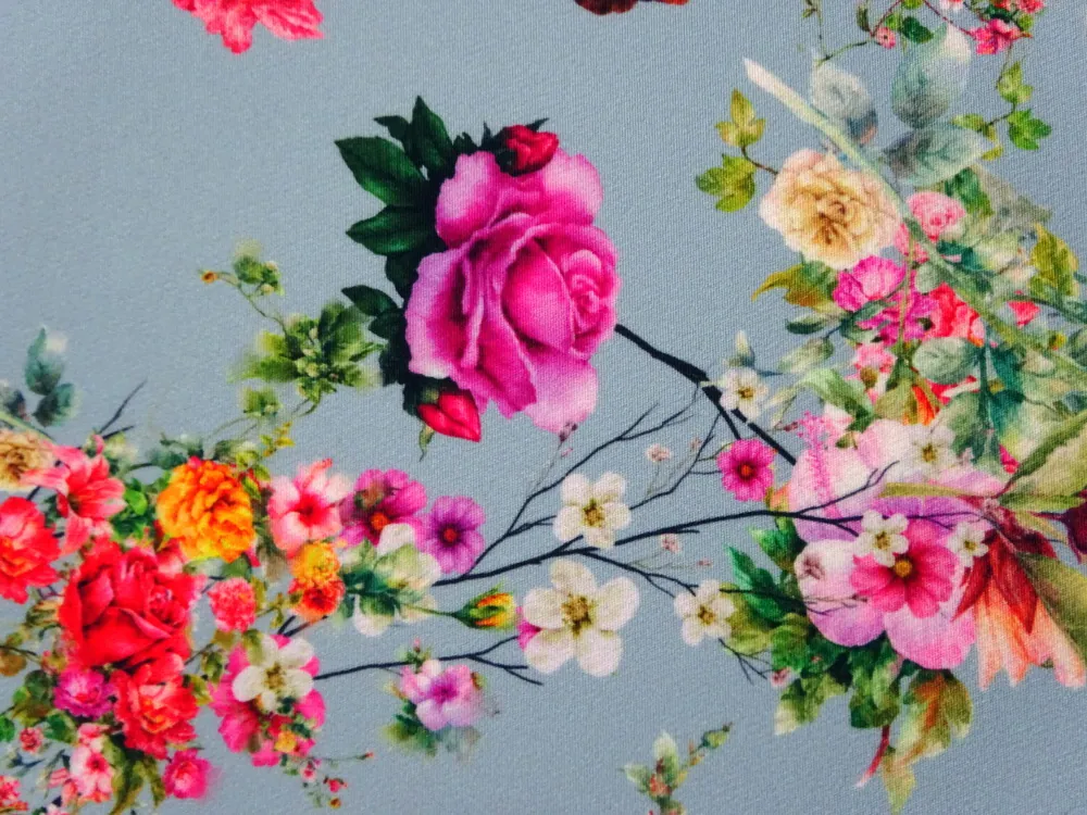 Šatovka Barbie sivo-modrá "pestrofarebné kvety" 