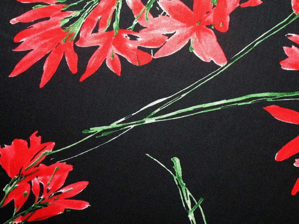 Satén Silk čierny "červené kvety"