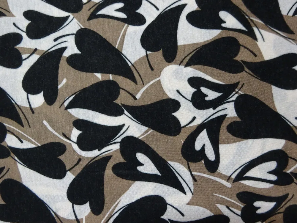 Úplet smotanovo-hnedý "čierne srdiečka"