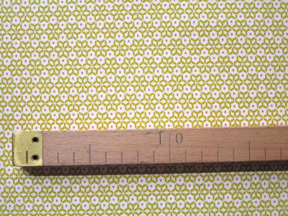 Bavlna biela "okrovo-zelený vzor" - certifikovaný