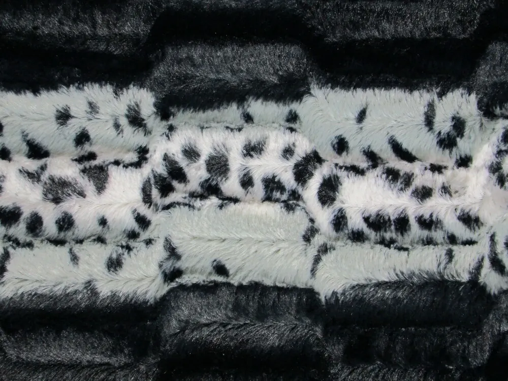 Kožušina "bielo-sivá ocelot" - nízky vlas 