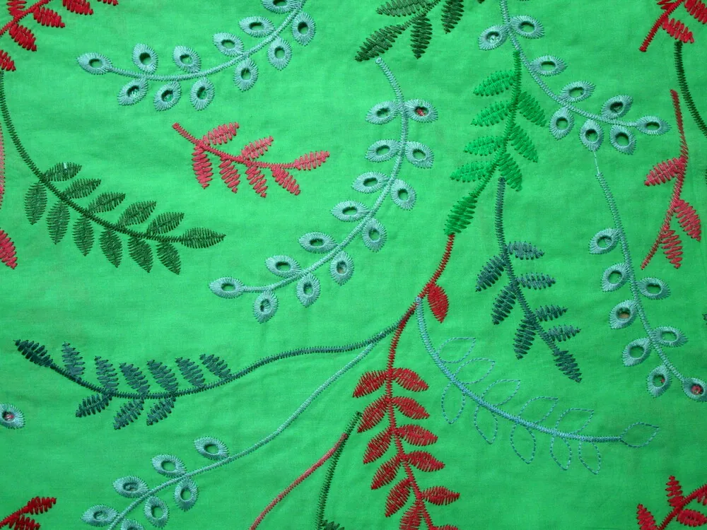 Bavlna zelená "vyšívané listy" 