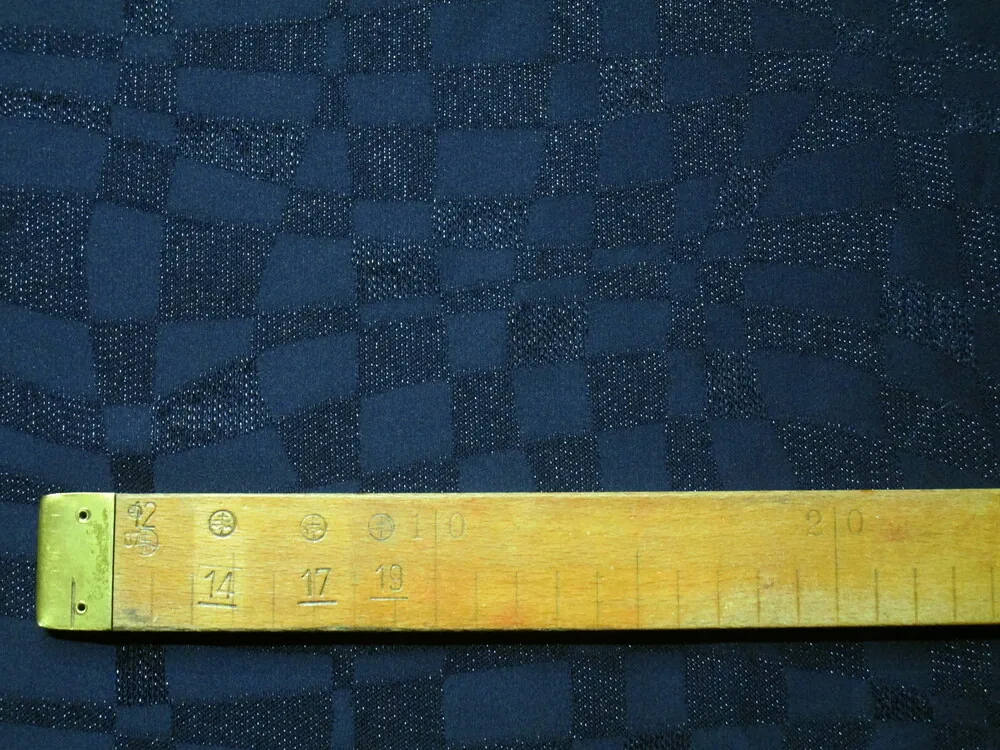 Kostýmovka tmavomodrá "lesklý vzor"