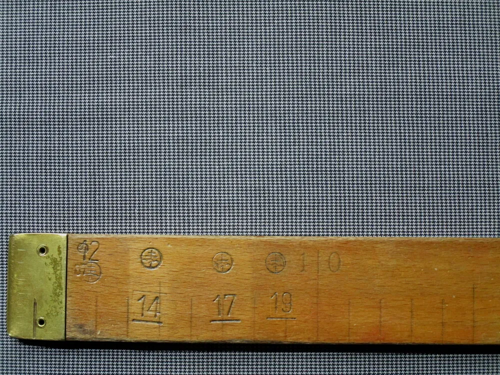 Kostýmovka sivá "drobné čierne pepitko"