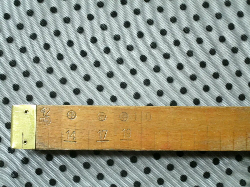 Tyl elastický olivový "čierna bodka"