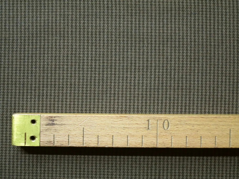 Kostýmovka s hodvábom hnedá "kohútia stopa"