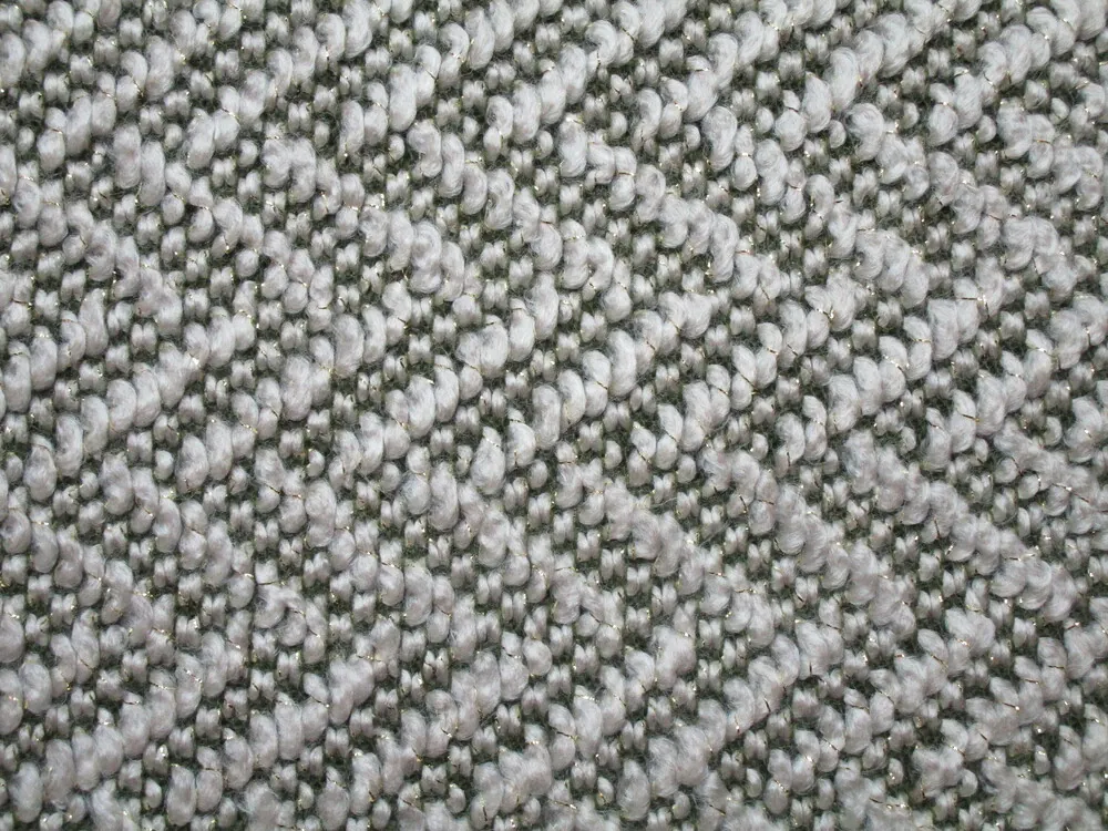 Svetrovina sivo-zelená "cik-cak pretkávaný zlatou nitkou"