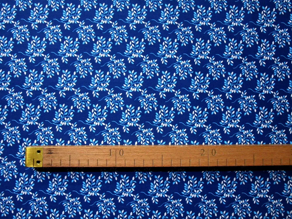 Bavlna tmavomodrá "biele a modré lístočky"