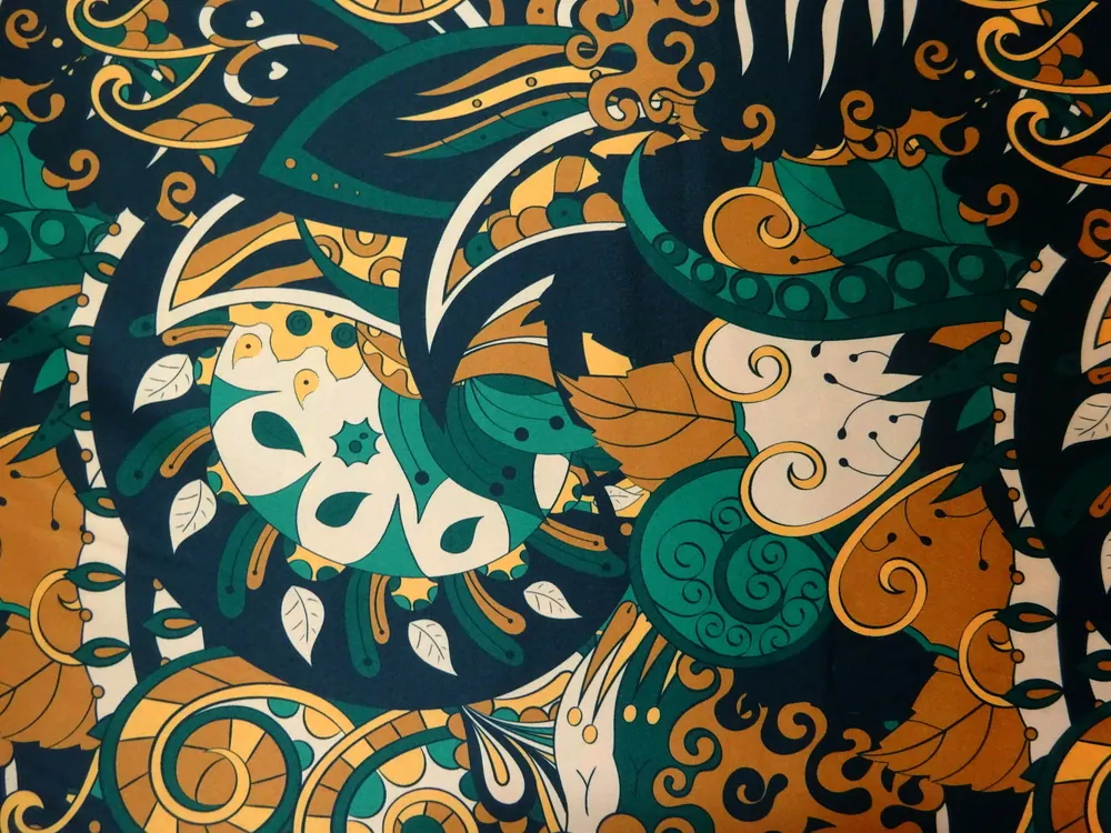 Satén béžovo-čierny "zeleno-horčicový vzor" - potlač na Slovensku