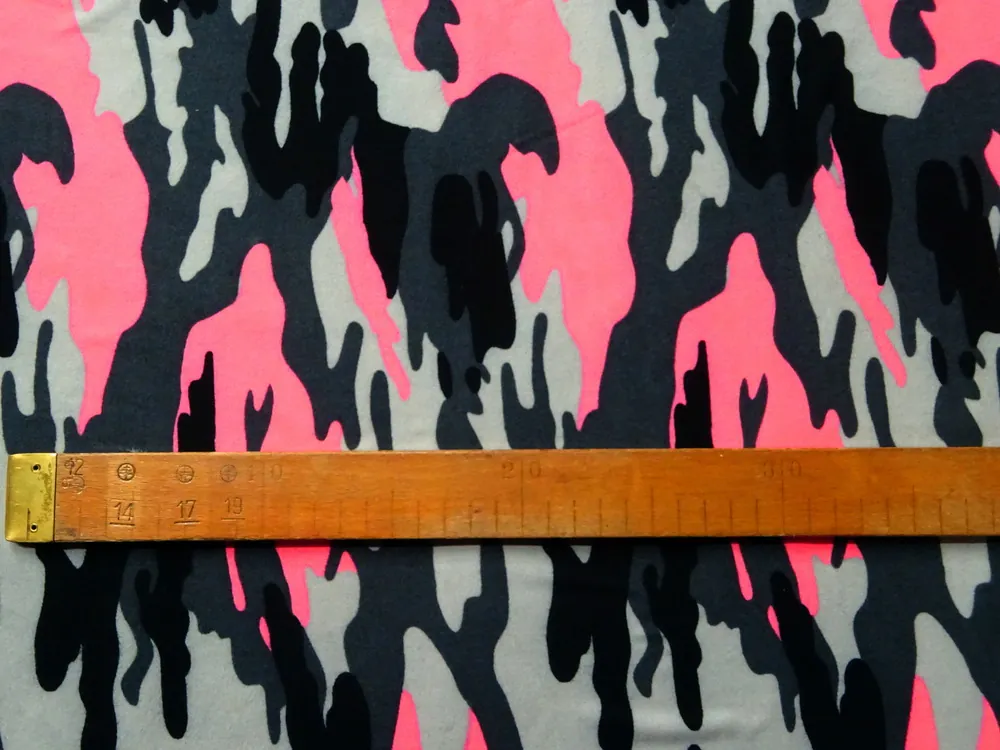 Úplet sivo-čierny "neónovo ružový maskáč" 