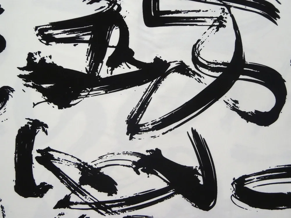 Kostýmovka smotanová "čierny vzor" 