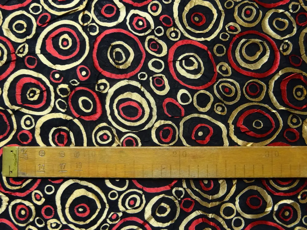 Šifón čierny "zlatý a červený kruh" 