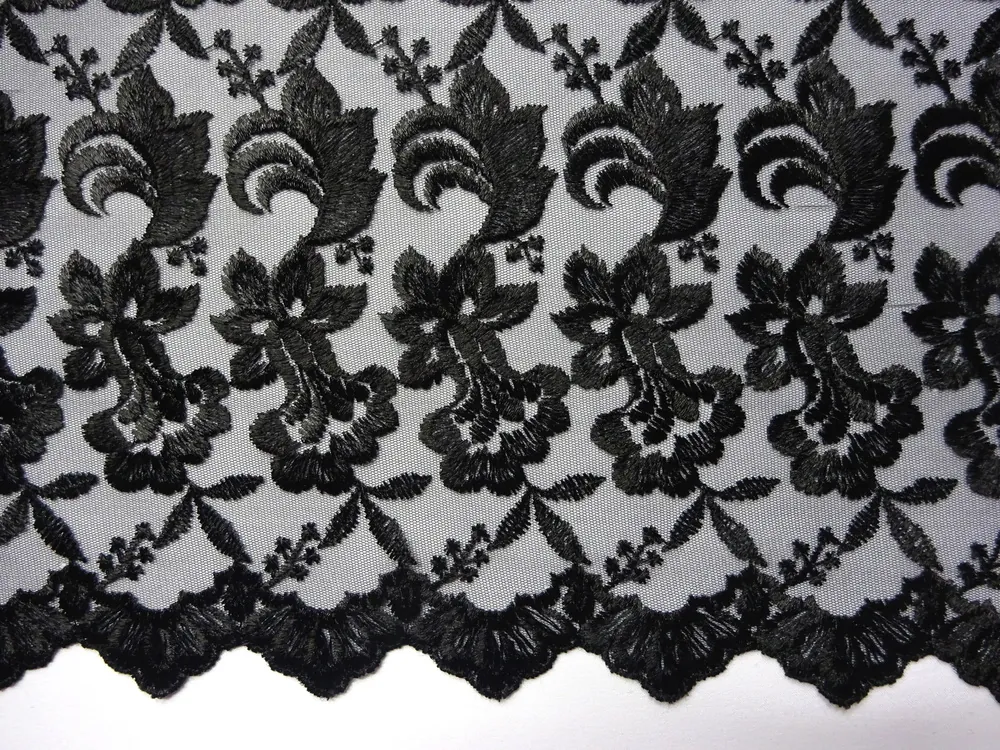 Vyšívaný tyl čierny "kvety" 