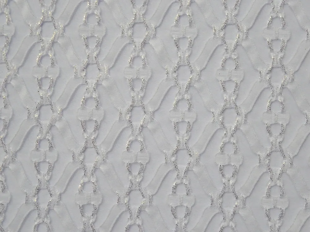 Krajka biela "vzorovaná, popretkávaná zlatou farbou"