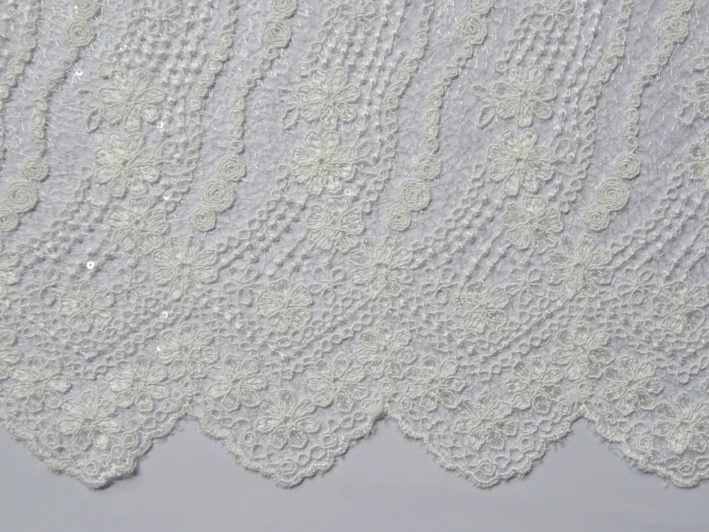 Krajka smotanová "kvety, ďalšie vzory, flitre" 