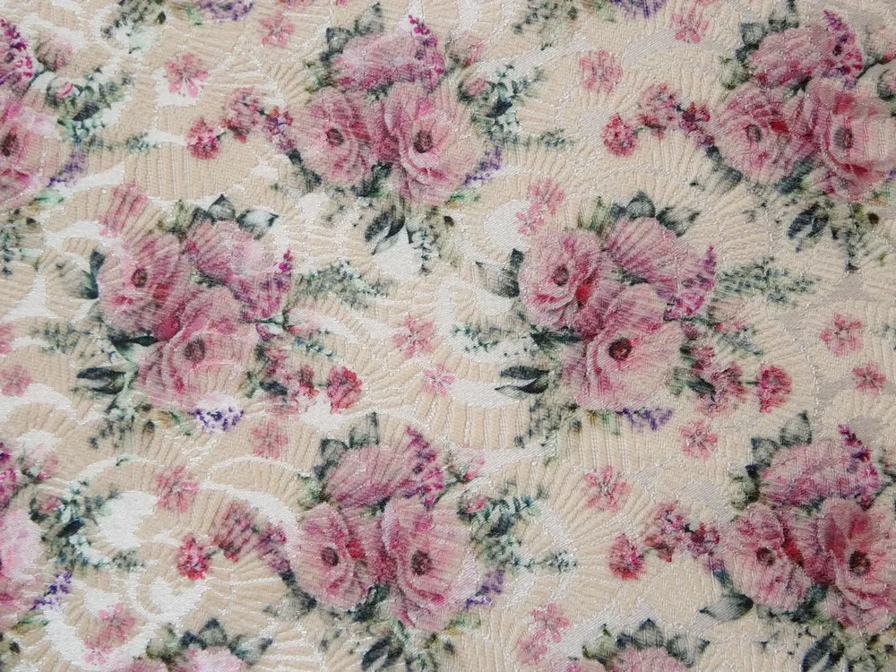 Žakard marhuľkový "ružové kvety" 