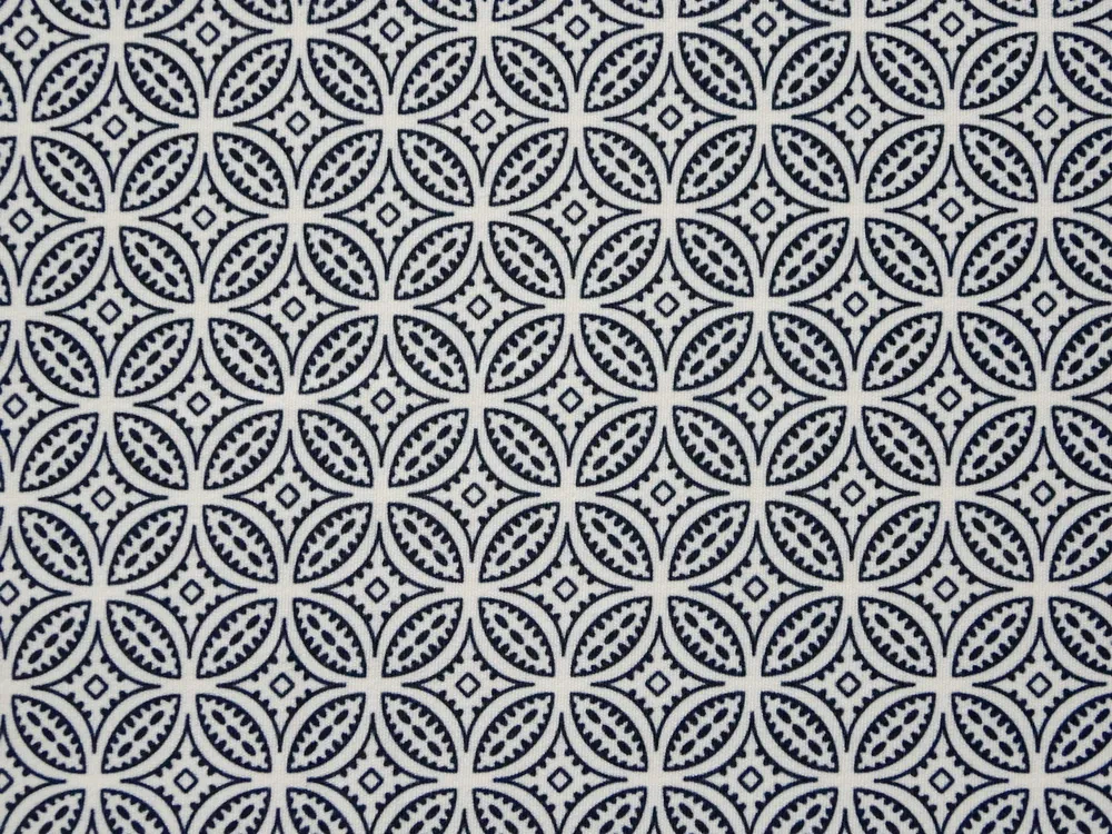 Kostýmovka Milano smotanová "geometrický vzor" 