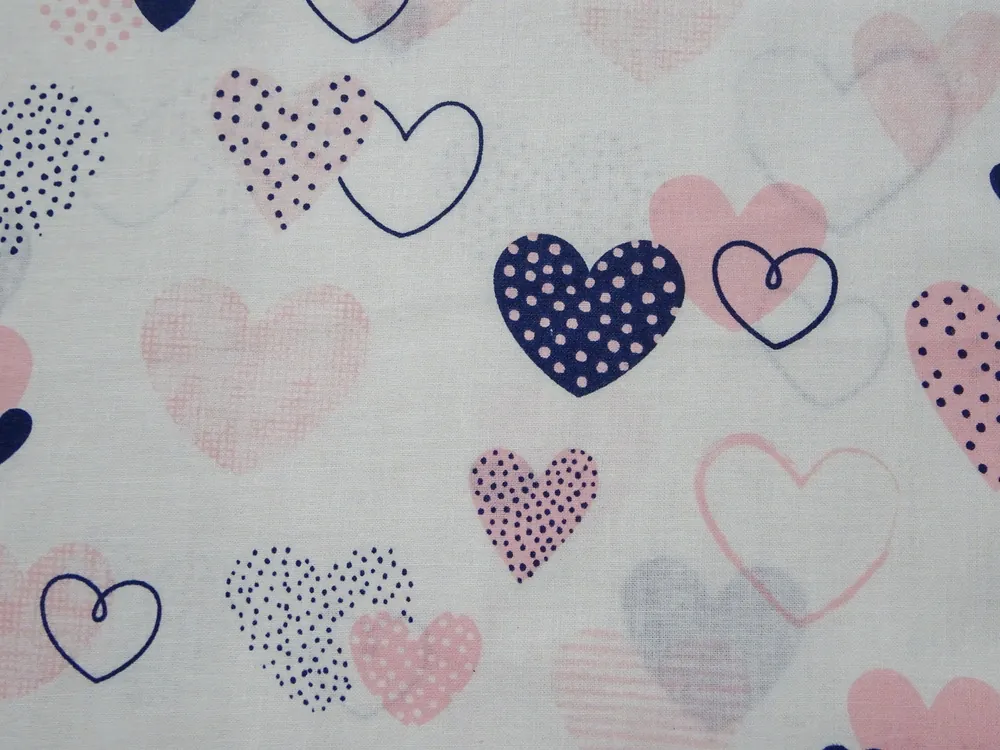 Bavlna biela "ružové a modré srdiečka" 