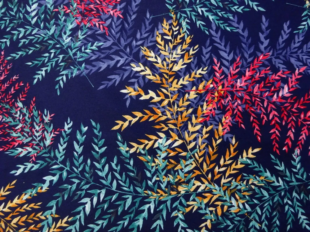 Šatovka Milano tmavomodrá "farebné listy" 