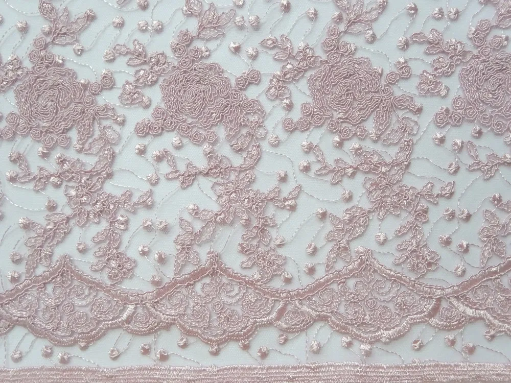 Vyšívaný tyl staroružový "plastický vzor" 