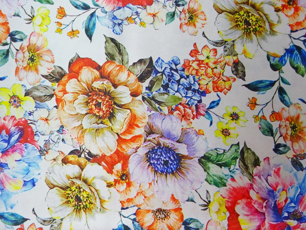 Satén biely "farebné kvety"