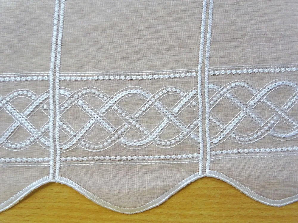 Záclonka biela "prepletený vzor" - 61,5 cm 