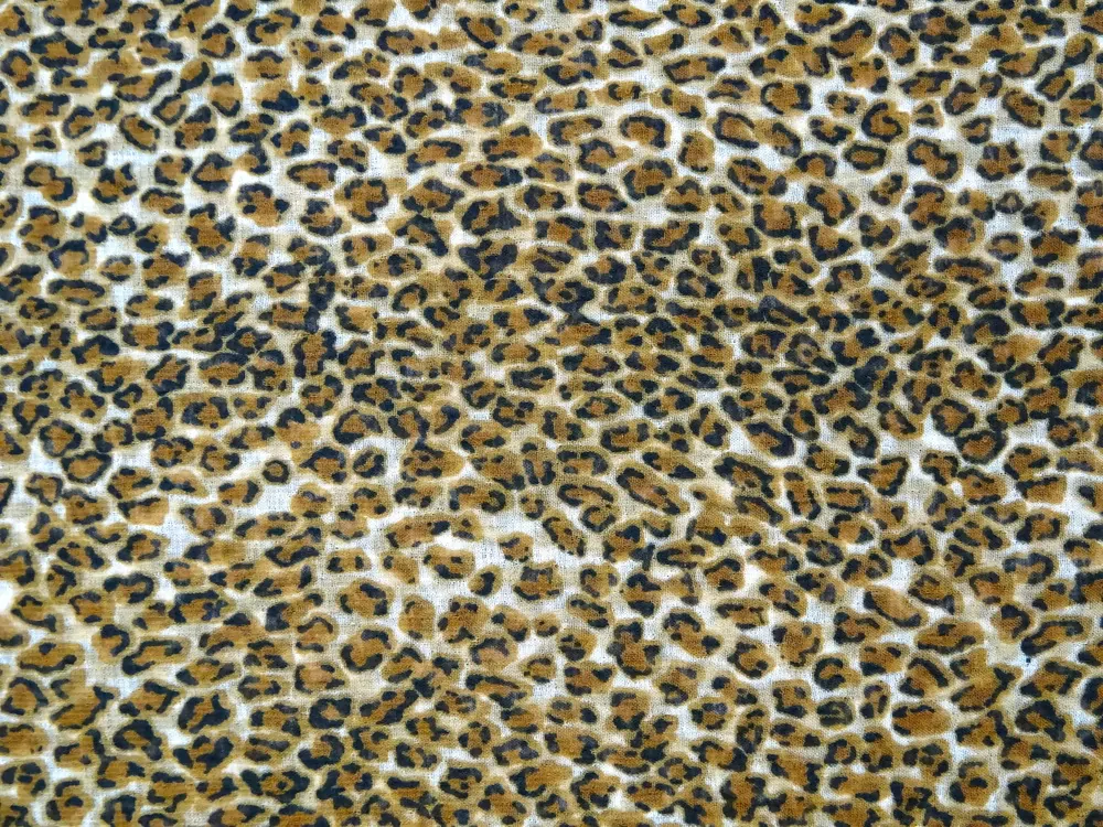 Šifón krémový "hnedo-čierny leopardí vzor" 