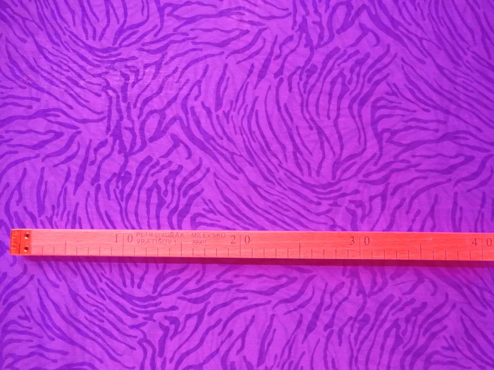 Šifón fialový "vzorovaný" 