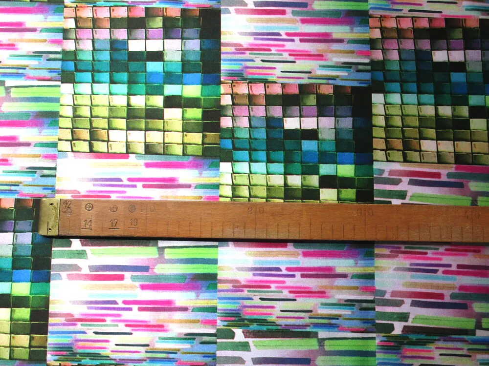 Satén ružovo-zelený "štvorčeky, pásiky"