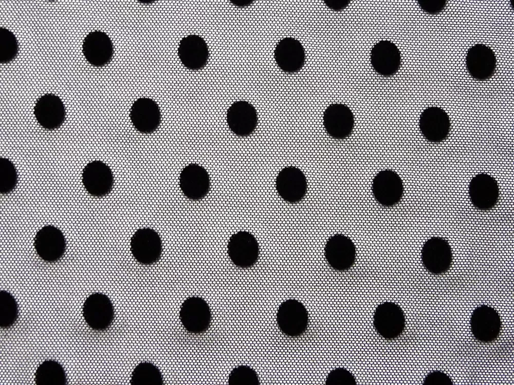 Tyl elastický čierny "čierna zamatová bodka" - zbytok 