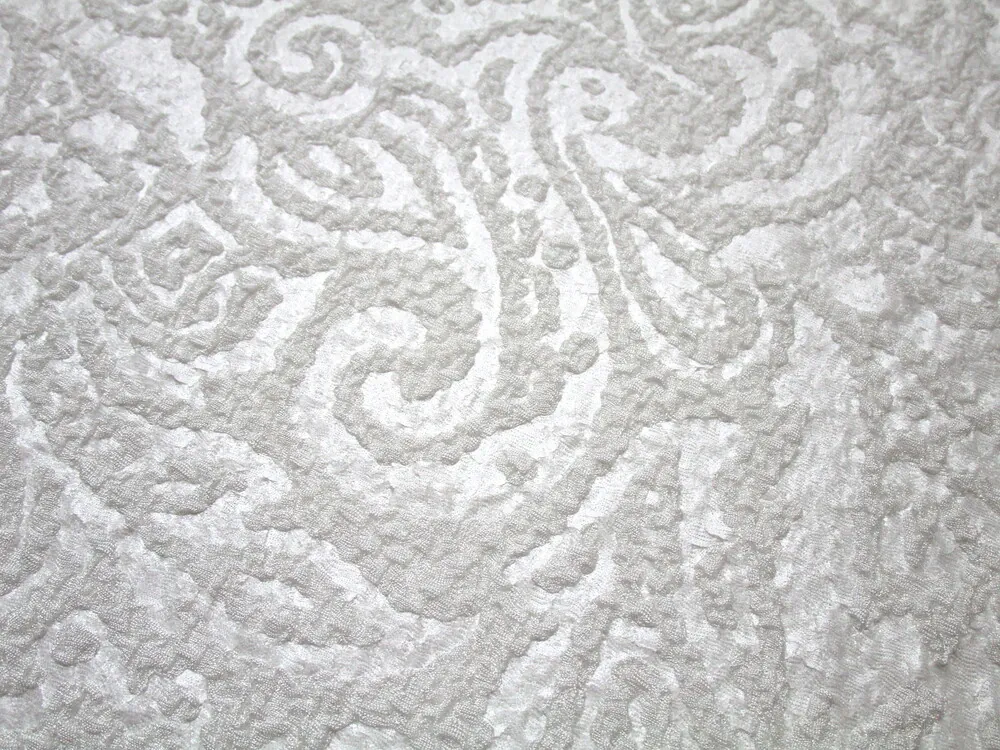 Úplet svetlo maslový "plastické ornamenty" - 2. akosť 
