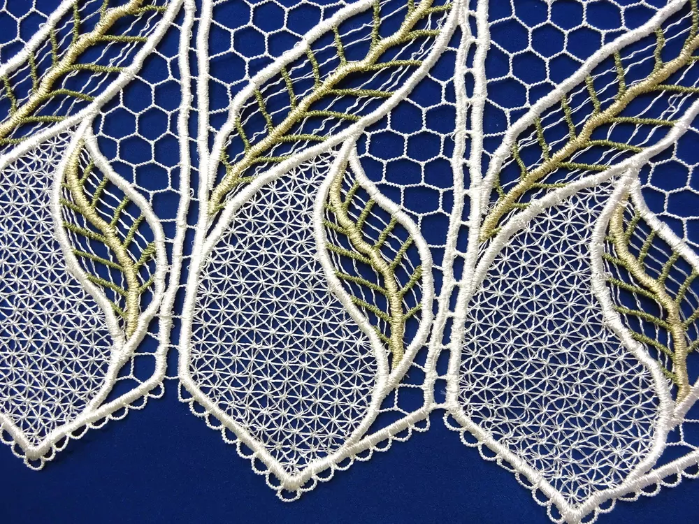 Záclonka smotanová "vianočný motív" - 40 cm  