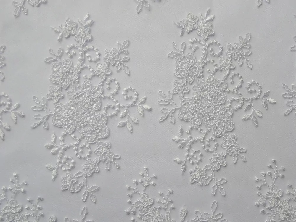 Vyšívaný tyl biely "kvety" 