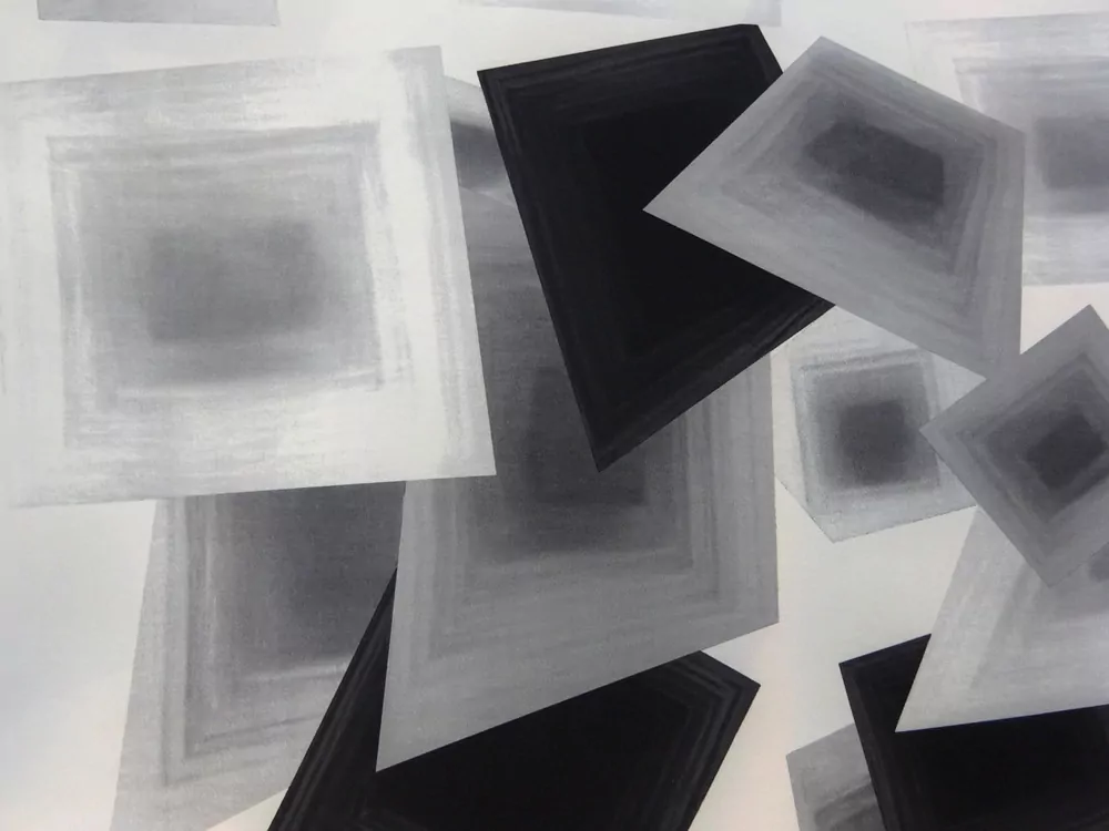 Šatovka smotanovo-sivo-čierna "geometrický vzor"