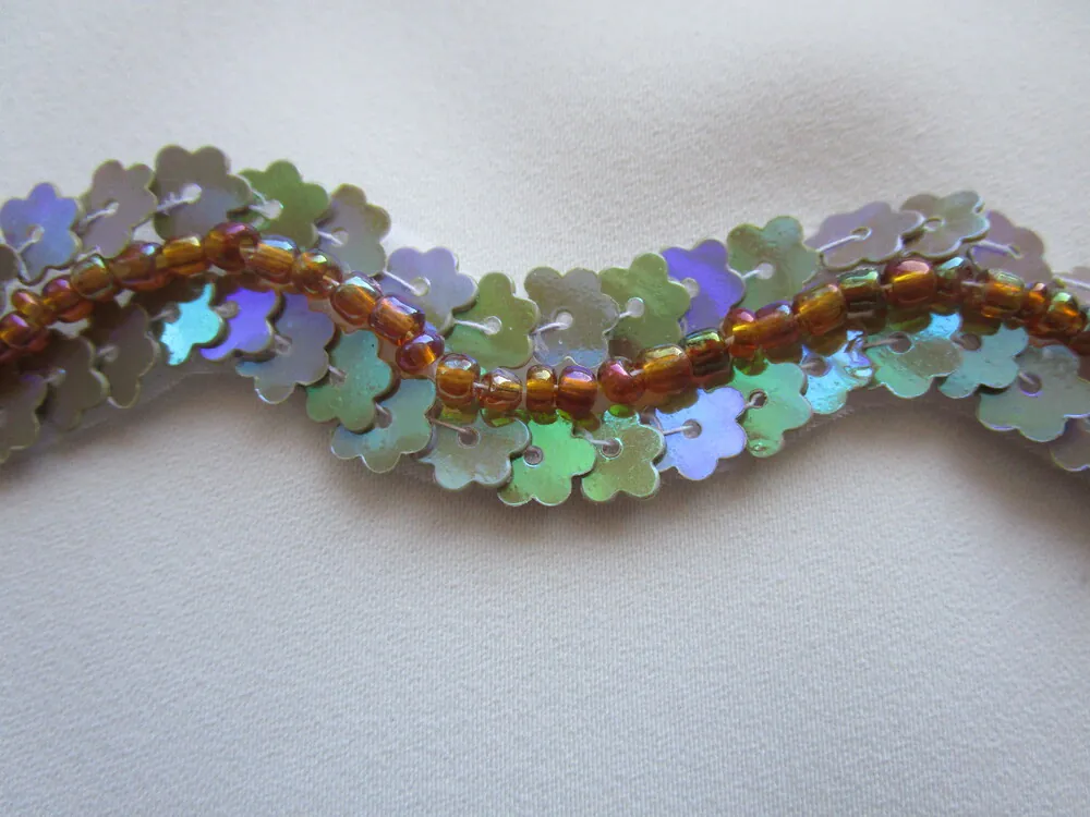 Lemovka béžová "flitrová s korálkami"