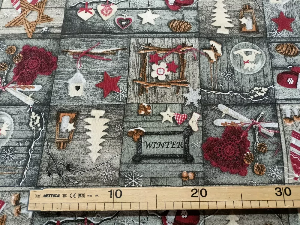 Poťahovka sivá, imitácia dreva "vianočný vzor, rukavice, šišky"