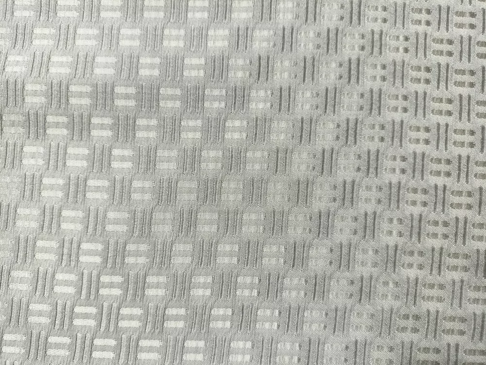 Kostýmovka bledošedá lesklá "strieborné čiarky"