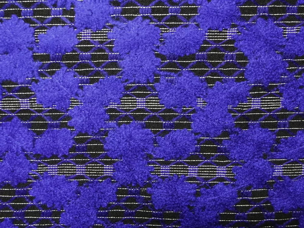 Kabátovina s bavlnou čierna "modré kvety"