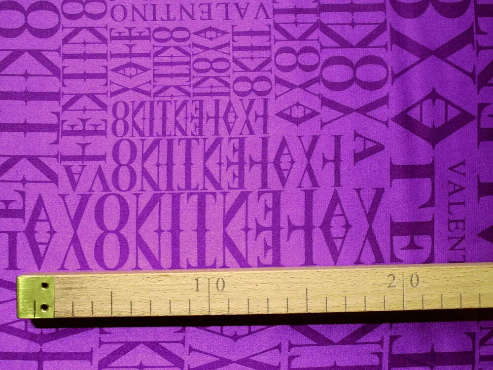 Satén fialový "písmená"