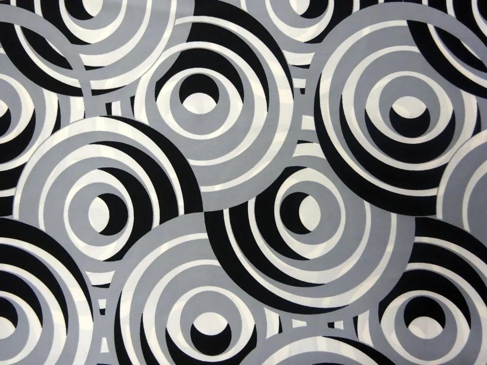 Hodváb smotanovo-sivo-čierny "kruhy" 