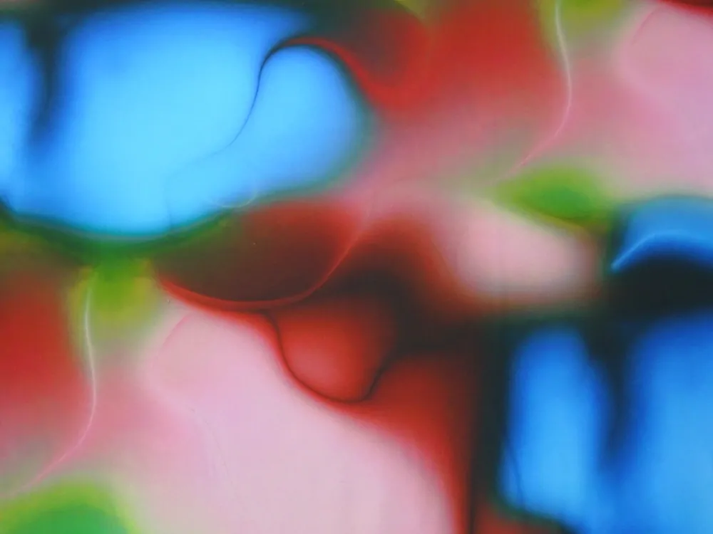 Hodváb červeno-zeleno-modrý "rozpitý vzor" 