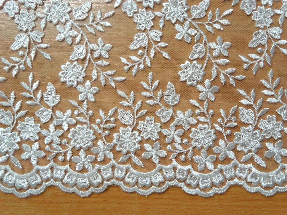 Vyšívaný tyl maslový "kvety" 