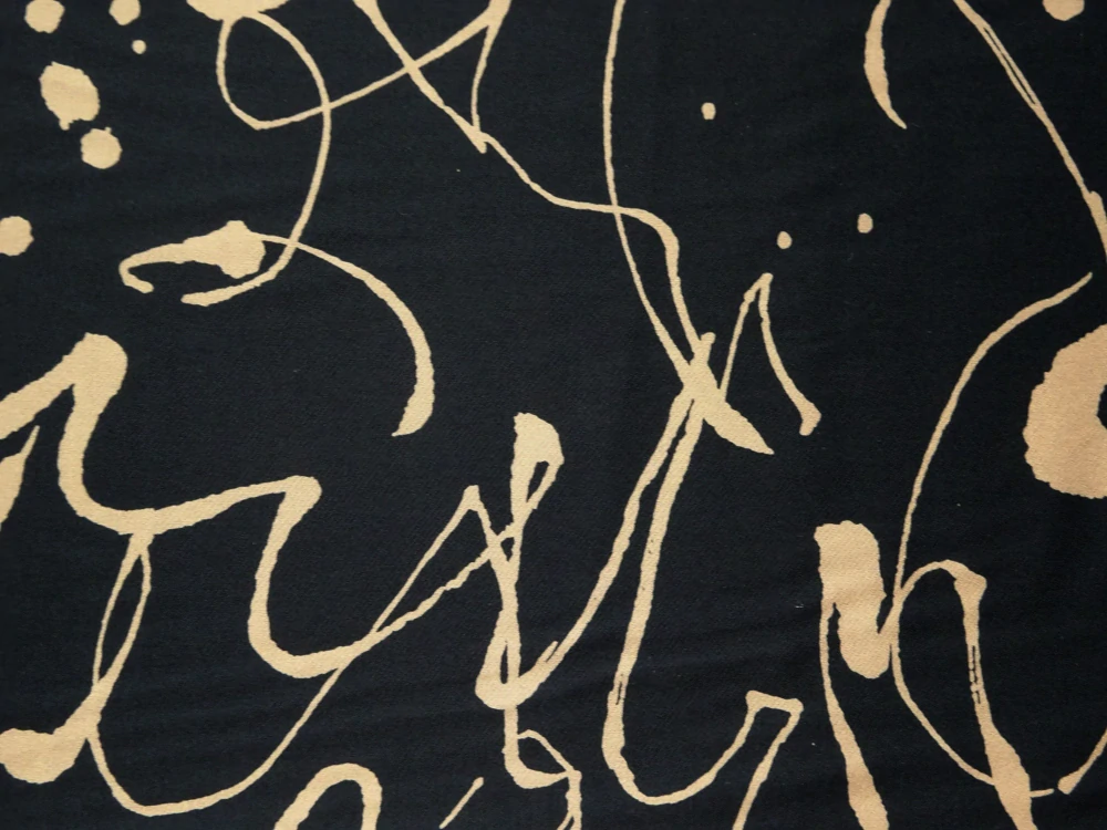 Hodváb čierny "hnedý vzor" 