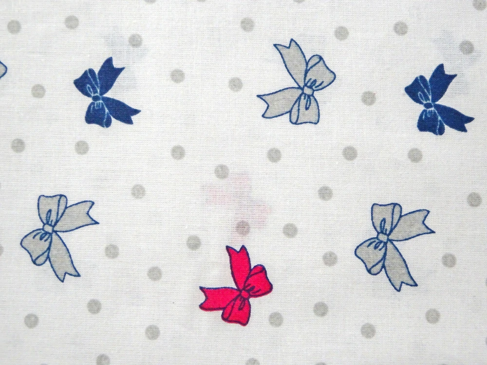 Bavlna biela "mašľa, bodky" 