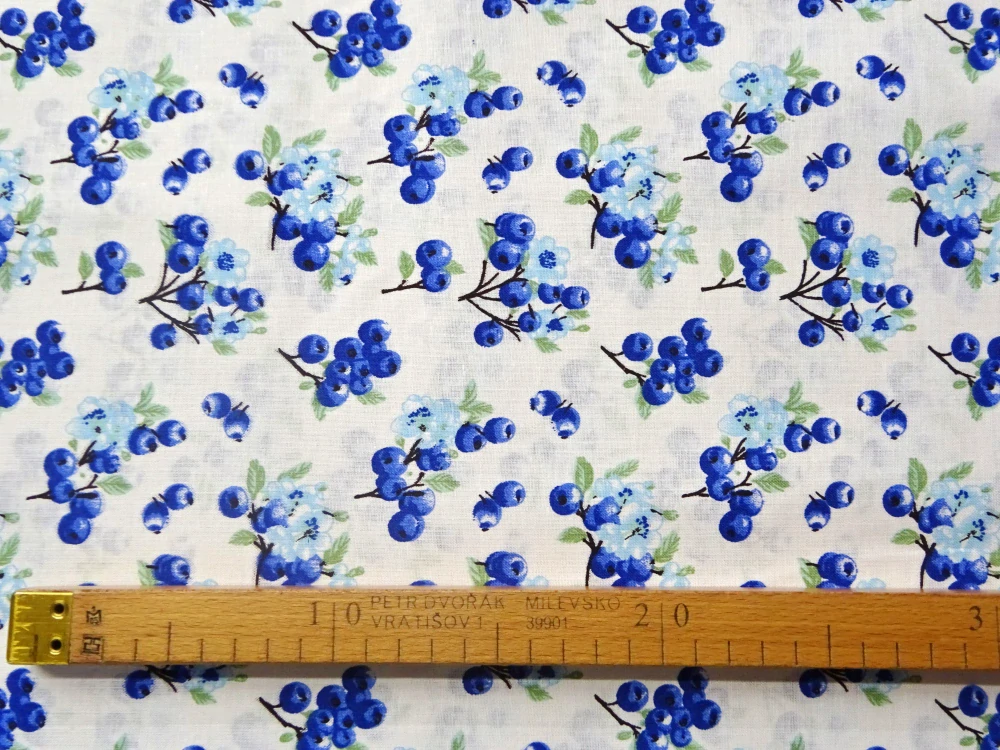 Bavlna biela "čučoriedky" 