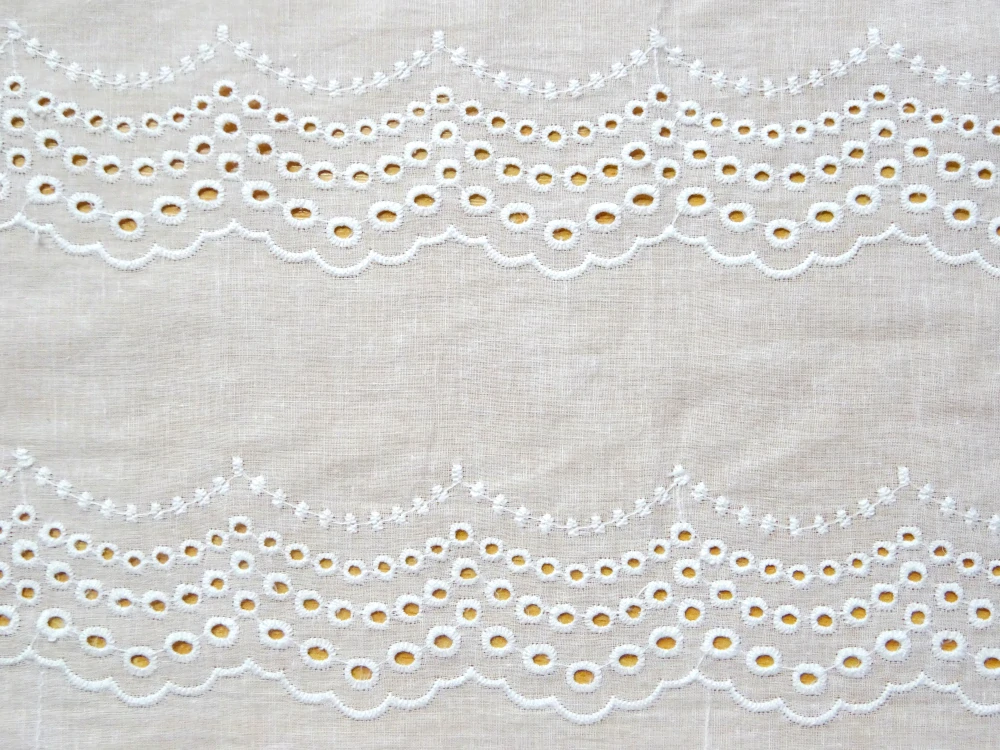 Madeira biela "vyšívaný vzor" 