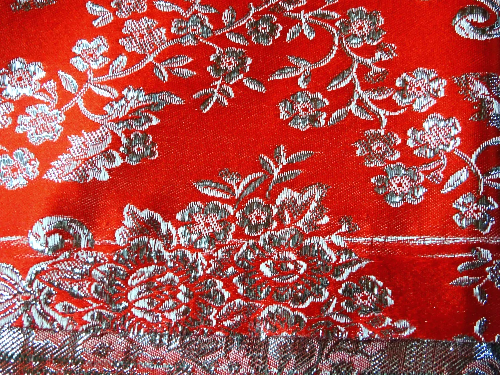 Brokát červený "strieborné kvety" - Španielsko, 2. akosť 