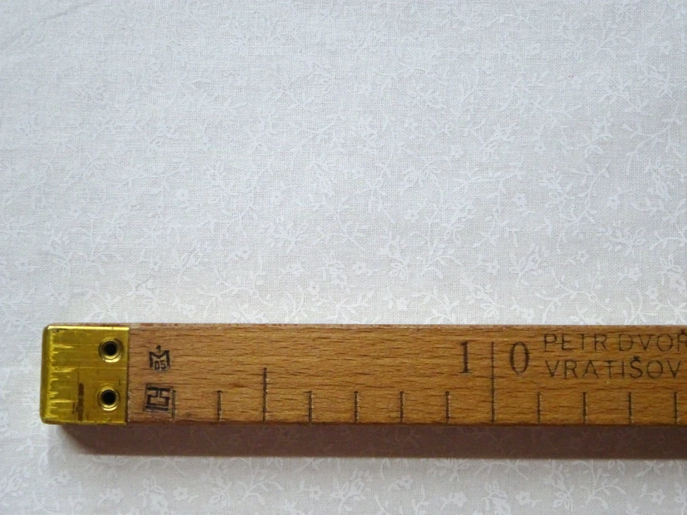 Bavlna ivory "biele kvety" 