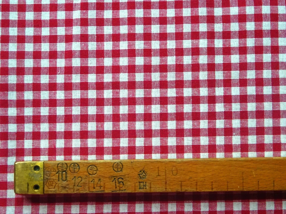 Bavlna biela "červena kocka" - obojstranná 