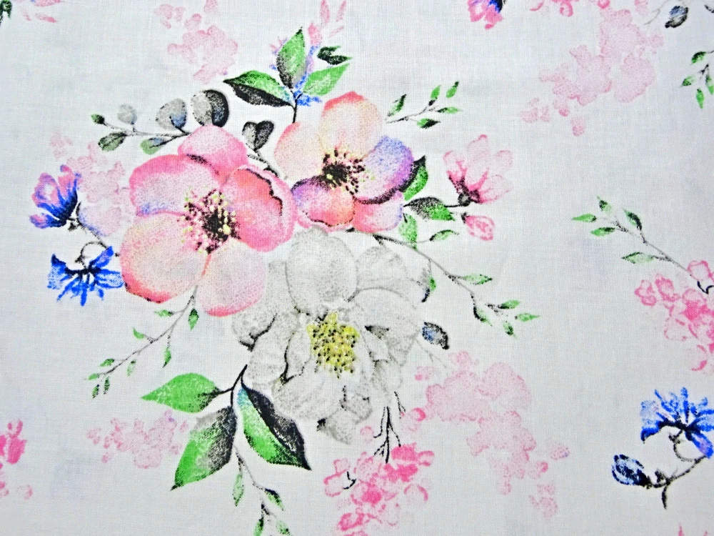 Bavlna biela "ružové kvety" 